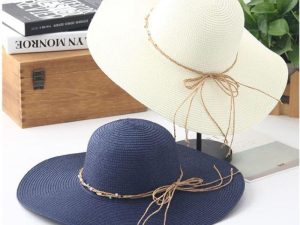 Mũ cói đi biển rộng vành